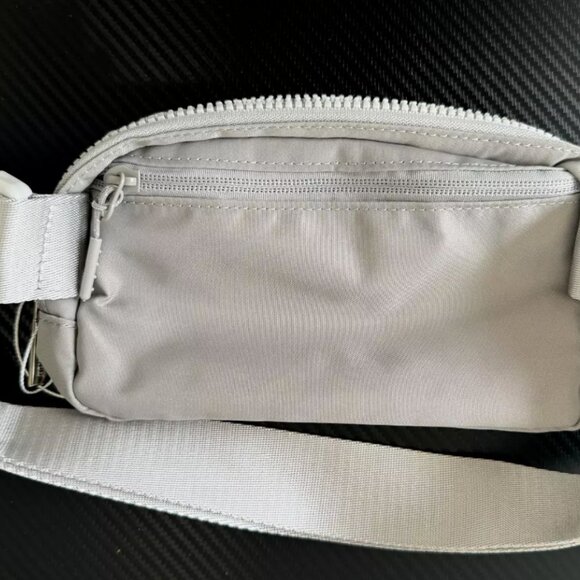 BELT BAG LULULEMON athletica 1L SILVER DROP - Picture 4 of 4